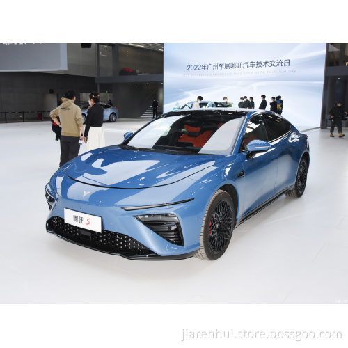 Nezha S 2022 pure electric 650 four-wheel drive large version REEV cars on sale in China
